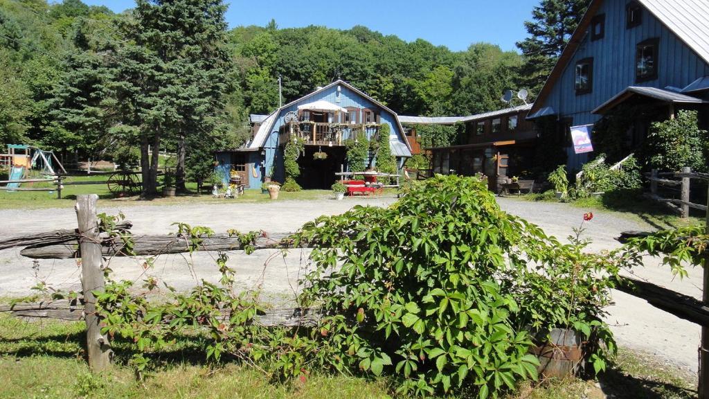 Auberge Le Cheval Bleu Saint-Alphonse-Rodriguez Exterior foto