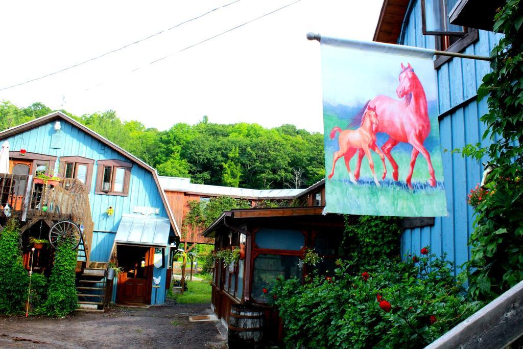 Auberge Le Cheval Bleu Saint-Alphonse-Rodriguez Exterior foto